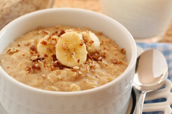 Oatmeal-with-bananas-and-milk